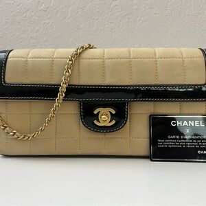 CHANEL Quilted Beige and Black Shoulder Bag